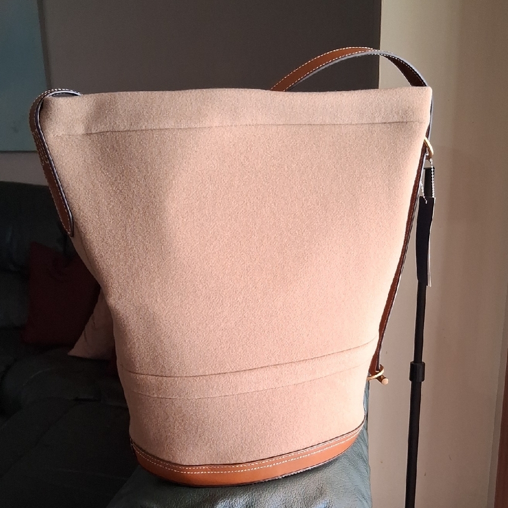Ralph Lauren-Polo Flannel Bellport Sling Bucket Bag. Color is Camel. NWT. - Picture 3 of 14